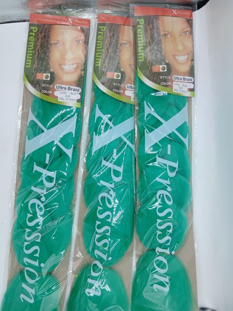 3 Pieces X-pression premium Ultra Braid jumbo braid synthetique. couleur  A24 et 100g 60cm